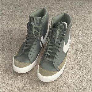 Nike Blazed Mid ‘77 Premium Men’s shoes